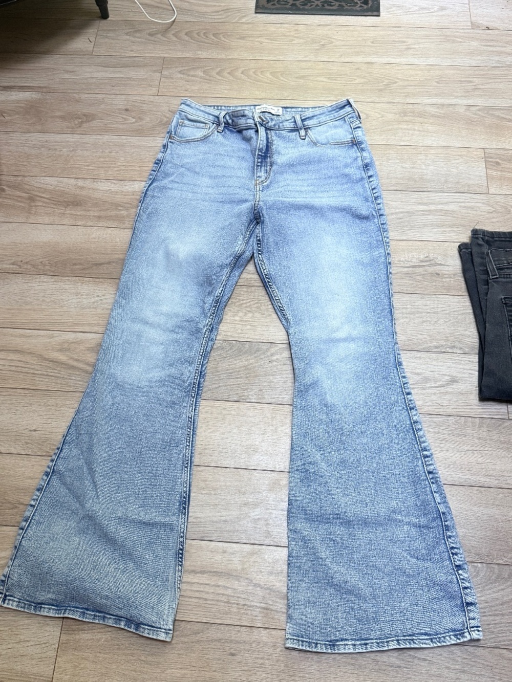 ABERCROMBIE & FITCH The Flare Ultra High Rise size 29/8r